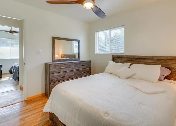 Сasa de vacaciones Dog Friendly! Peaceful Wooded Retreat In